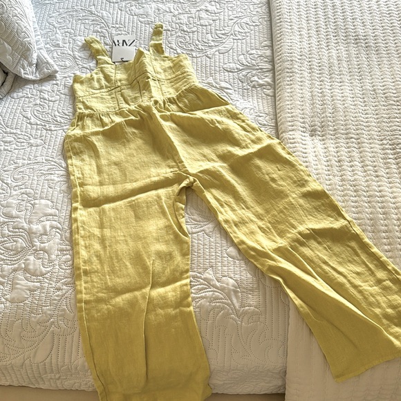 NWT YELLOW JUMPER SIZE 7 yrs. - Picture 1 of 4